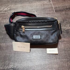 Gucci GG Supreme body bag in black with a red and blue web strap
